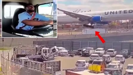 Newark Havalimanı'nda Uçak Tıra Çarptı