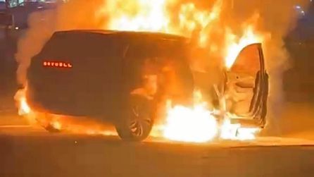 Diyarbakır'da elektrikli SUV yangına neden oldu