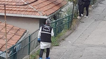 Sarıyer'de bahçede çanta içinde silah ve el bombası bulundu