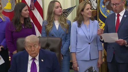 Trump etkinlikte uyukladı, dikkatler üzerine topladı