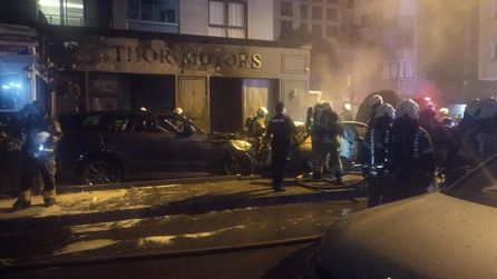 Kadıköy'de araç yangını büyük hasara yol açtı
