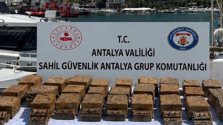 Alanya sahilinde 40 kilo uyuşturucu ele geçirildi