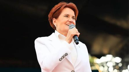 Meral Akşener yeni imajıyla dikkat çekti, Burak Akburak ziyaret etti