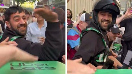Aston Villa taraftarları Taksim'de motokurye olayına karıştı