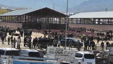 Van'da kurban pazarında kavga: 1 ölü, 13 yaralı