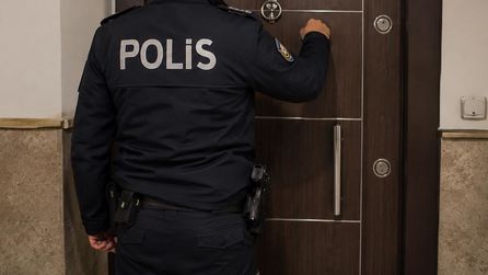 Polis memuruna cinsel saldırı ve konut dokunulmazlığını ihlal cezası