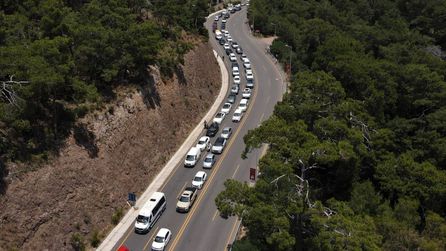 Ölüdeniz'de Kurban Bayramı yoğunluğu sürüyor