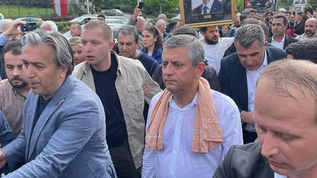CHP Genel Merkezi'nde tahliye gerilimi ve TBMM'ye yürüyüş