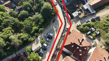 Cerrah Mahallesi'nde bayramlaşma kuyruğu 1 kilometreyi aştı