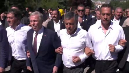 CHP'den Anıtkabir'e Yürüyüş Gerçekleştirildi