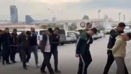 Ankara'da sosyal medya üzerinden silahlı içerik paylaşan 19 kişi gözaltına alındı