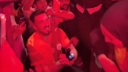 Galatasaray şampiyonluğunda evlilik teklifi sürprizi yaşandı