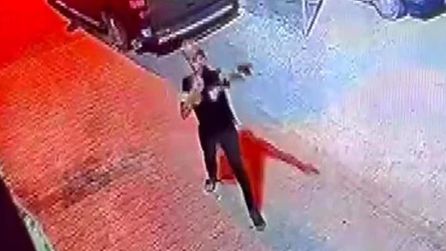 Adana'da silahlı saldırı anında silah tutukluk yaptı