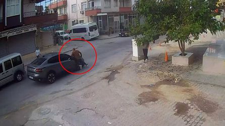 Mersin Tarsus'ta otomobilin çarptığı kişi hastaneye kaldırıldı