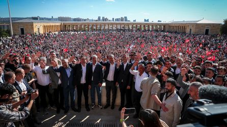 Özgür Özel'e destek veren milletvekilleri listelendi