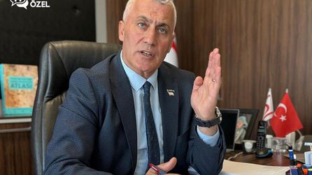 KKTC Ekonomi Bakanı Amcaoğlu, bayrak tartışmalarına yanıt verdi