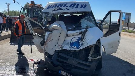 Yüksekova'da trafik kazası: 3 ölü, 2 yaralı