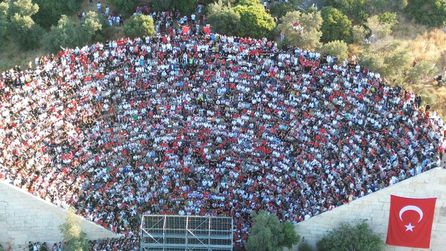 Antalya'da 2 bin yıllık tiyatroda Dünya Kupası coşkusu yaşandı