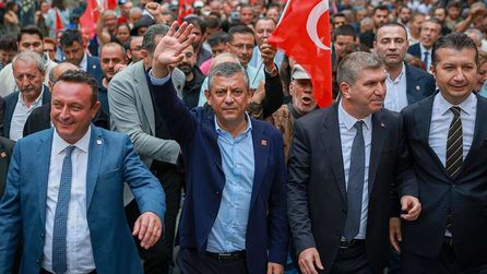 CHP'de Özgür Özel'in grup toplantısı öncesi yeni parti iddiaları