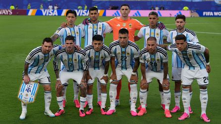 Messi'nin farklı renk kramponu dikkat çekti