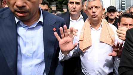 Özgür Özel partisindeki gerilimi ve güvenlik önlemlerini açıkladı