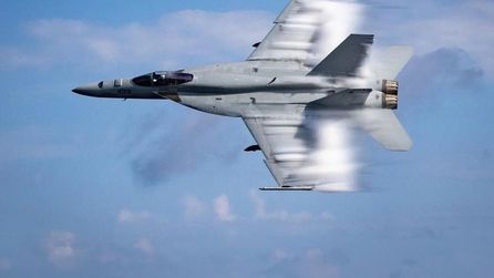 Washington'da F/A-18 Hornet savaş uçağı eğitim sırasında düştü