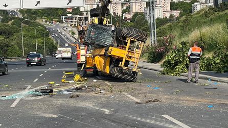 Küçükçekmece'de iş makinesi kazasında sürücü hayatını kaybetti