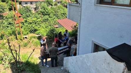 Zonguldak'ta sağlık çalışanı evinde ölü bulundu