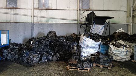 Sakarya'da kaçak motor ve araç parçaları depoda bulundu