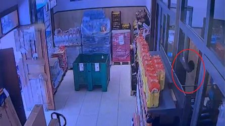 İznik'te markette hırsızlık yapan şüpheli kovalamaca ile yakalandı