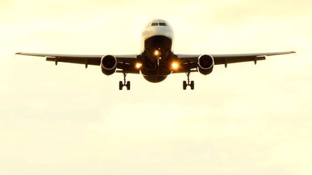 Uçakta duman alarmı! 179 yolcu acil iniş yaptı