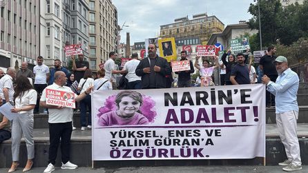 Narin Güran davasında aile üyeleri Şişhane Meydanı'nda protesto gerçekleştirdi