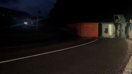 Bolu Dağı'nda askeri mühimmat yüklü tır devrildi, D-100 yolu kapandı