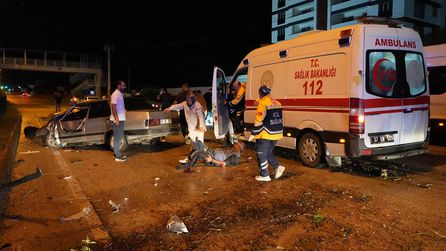 Kastamonu'da kaza sonrası yaralıya yardım edenlere araç çarptı: 6 yaralı