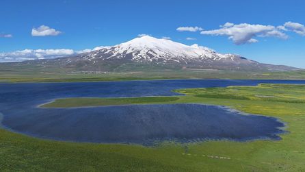 Bitlis'teki Cil Gölü ve Süphan Dağı'nın Doğal Güzellikleri