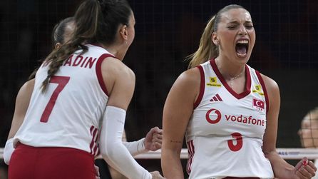 A Milli Kadın Voleybol Takımı Almanya'yı 3-2 yendi