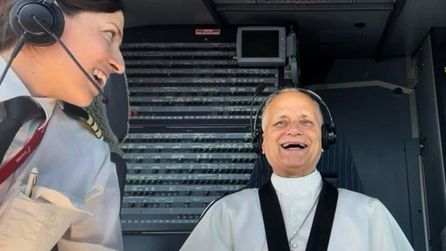 Papa Leo'nun Uçuşu Sırasında Kokpit Ziyareti ve Savaş Jeti Selamı
