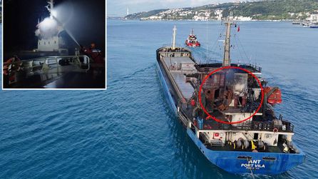 Türk kargo gemisi saldırı sonrası İstanbul Boğazı'ndan geçti