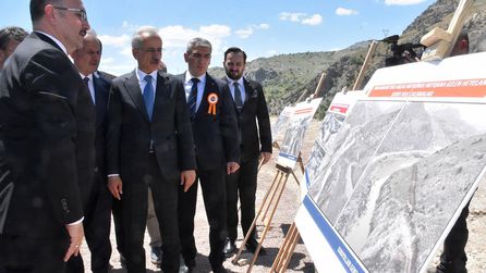 Hakkari'de Ulaşım Projeleri Açılış Töreni Gerçekleşti