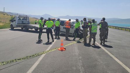 Van'da trafik kazasında 1 asker şehit, 4 asker yaralı