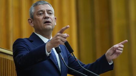 Özgür Özel Meclis'te demokratik duruşunu vurguladı