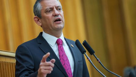 CHP'de olağanüstü kurultay için imzalar genel merkeze sunulacak