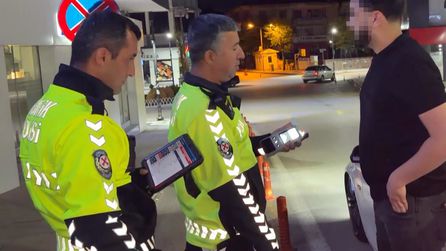 Aksaray'da alkolmetreye üflemeyen sürücüye ağır ceza