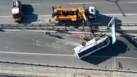 Sultangazi'de meydana gelen midibüs kazasında 12 kişi yaralandı
