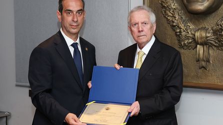 Aziz Yıldırım Fenerbahçe'nin Yeni Başkanı Olarak Mazbatasını Aldı