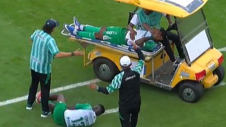 Ekvador Serie B'de mini ambulans sahada futbolcuya çarptı
