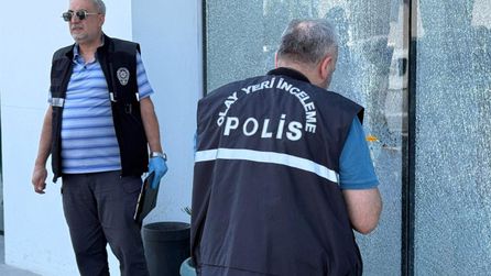 Antalya'da Otokoç Galerisine Silahlı Saldırı Düzenlendi