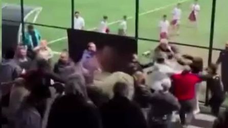 Ankara'da çocuk futbol maçında veliler arasında kavga çıktı