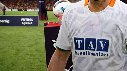Efecan Karaca, 13 yıl sonra Alanyaspor'dan ayrıldığını duyurdu
