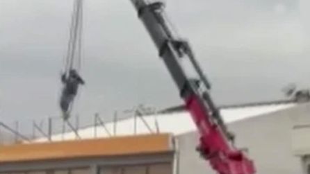 Sincan'da Vinçte Tehlikeli Sallanma Anı Kameraya Yansıdı